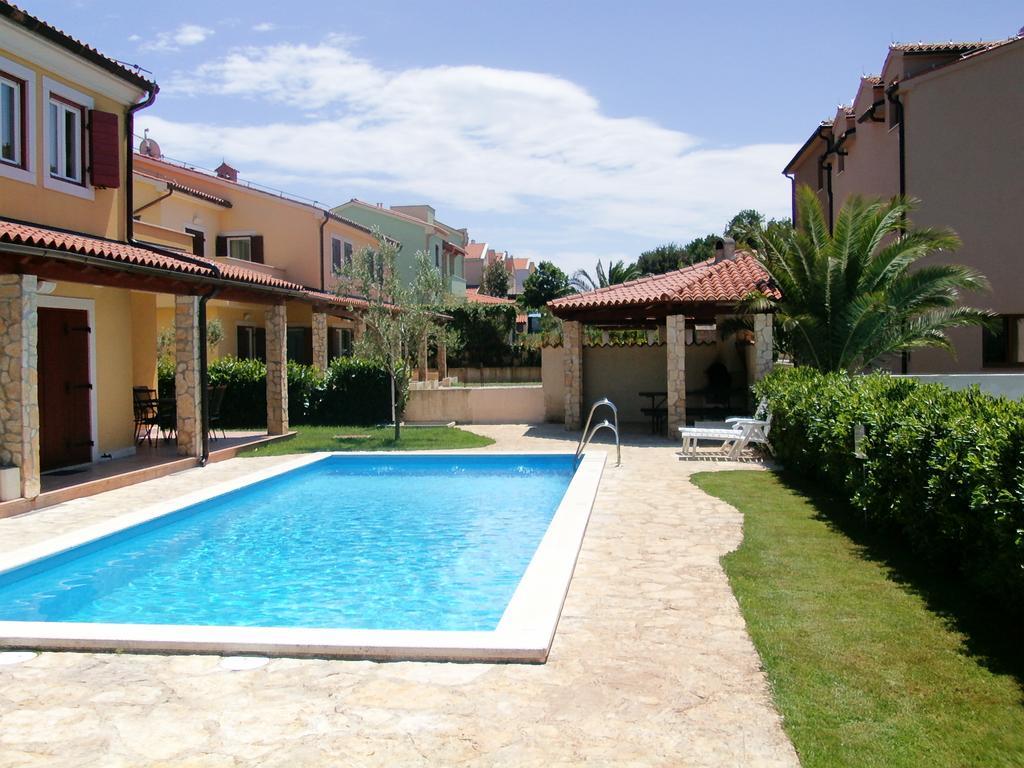 Oliva Holiday Apartment *