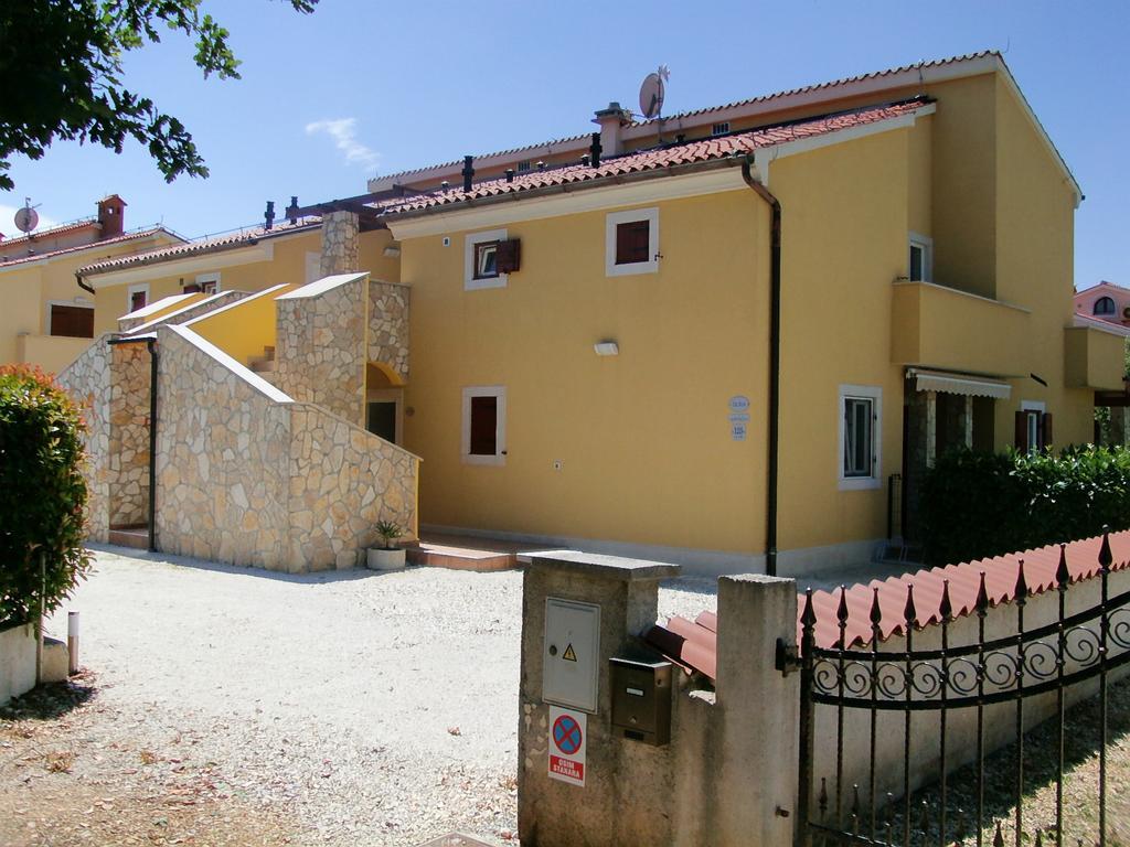 Oliva Holiday Apartment *